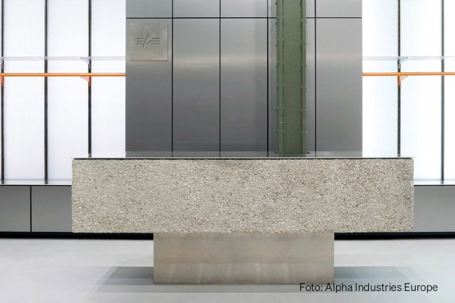 Retail Hack Farbe und Material – Alpha Industries Store Frankfurt